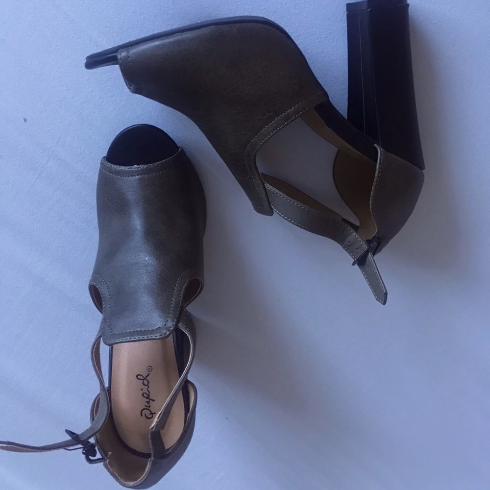 New condition Qupid size 9 hells